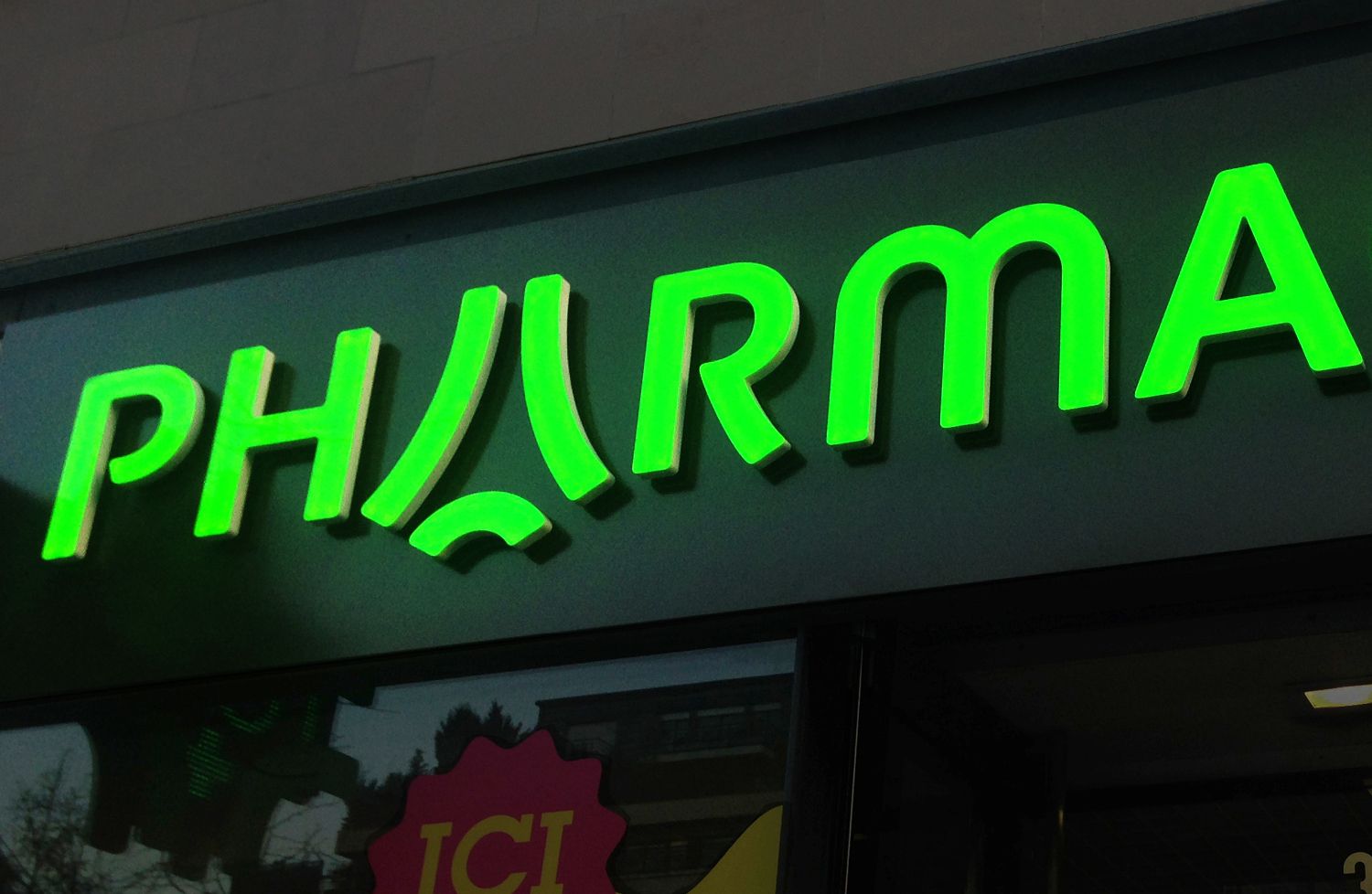 Parispharmacie - Fonte identitaire - Laurent Muller, Brand Identity